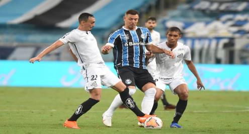 جريميو يفرض التعادل على سانتوس في كوبا ليبرتادوريس